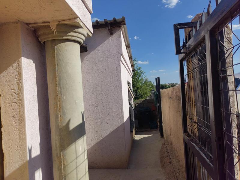 5 Bedroom Property for Sale in Mabopane North West